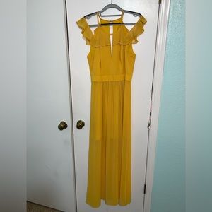 Maxi dress, halter and off shoulder, size 8 Color: yellow. Worn once.